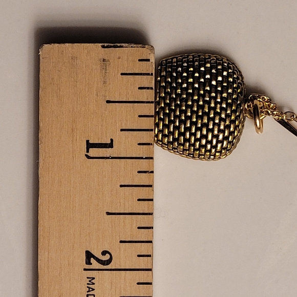 AVON Woven Dustpan Pendant Gold-tone Necklace - Picture 6 of 12